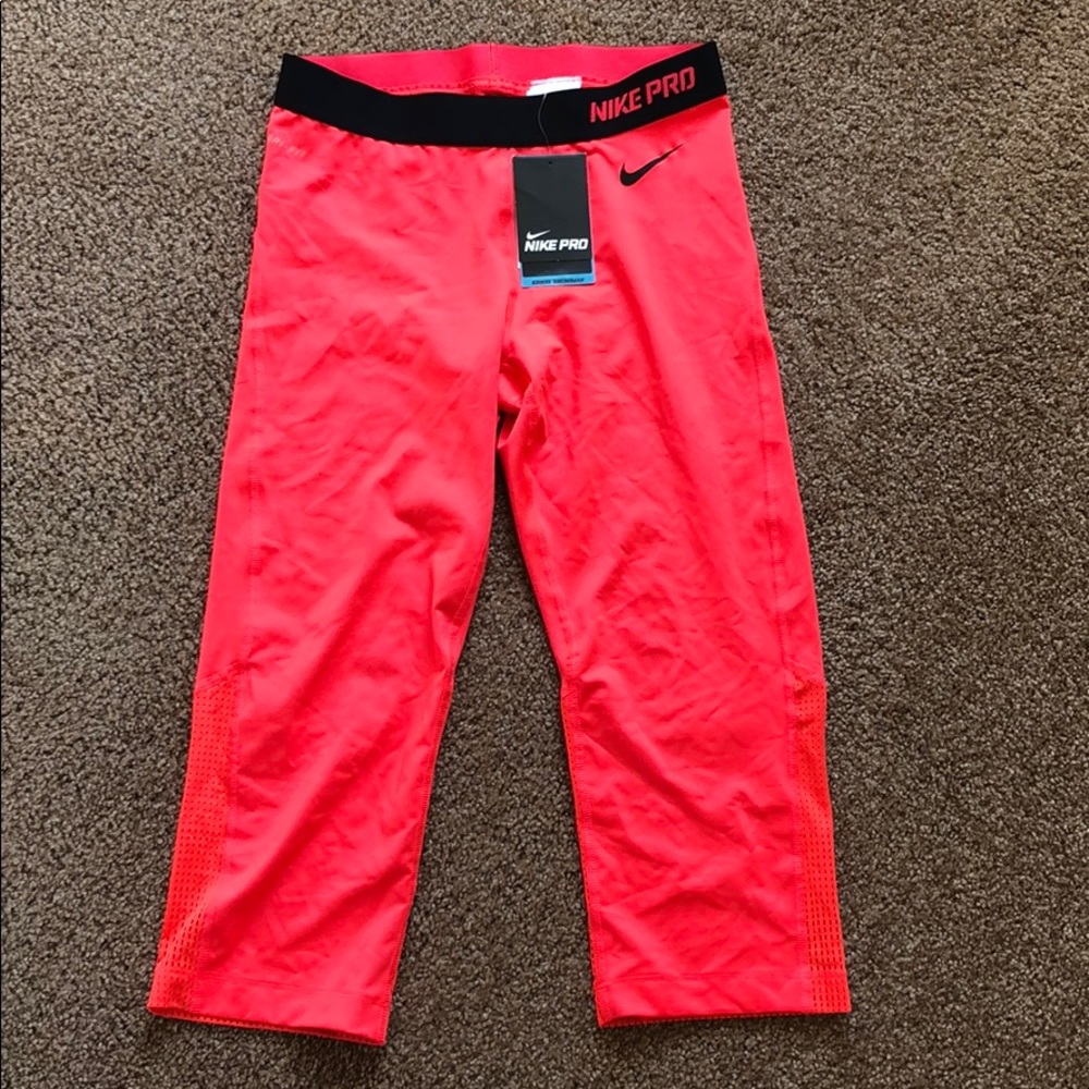 Nike Pro Dr-Fit Capri leggings